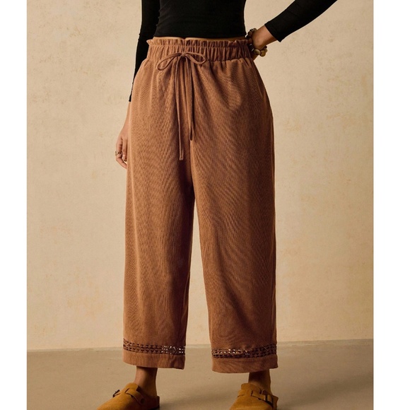 Plus Brown Stretchy Waist Pockets Cropped Pants - Picture 2 of 5